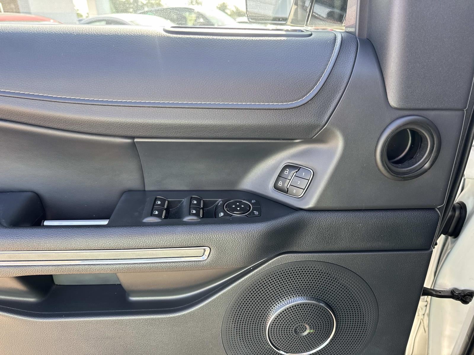 2023 Ford Expedition Max XLT 4x2