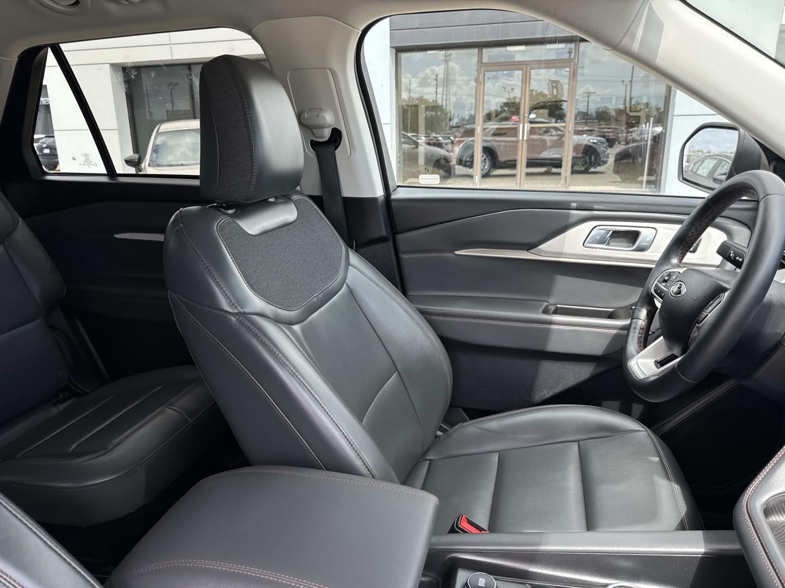 2025 Ford Explorer Active RWD