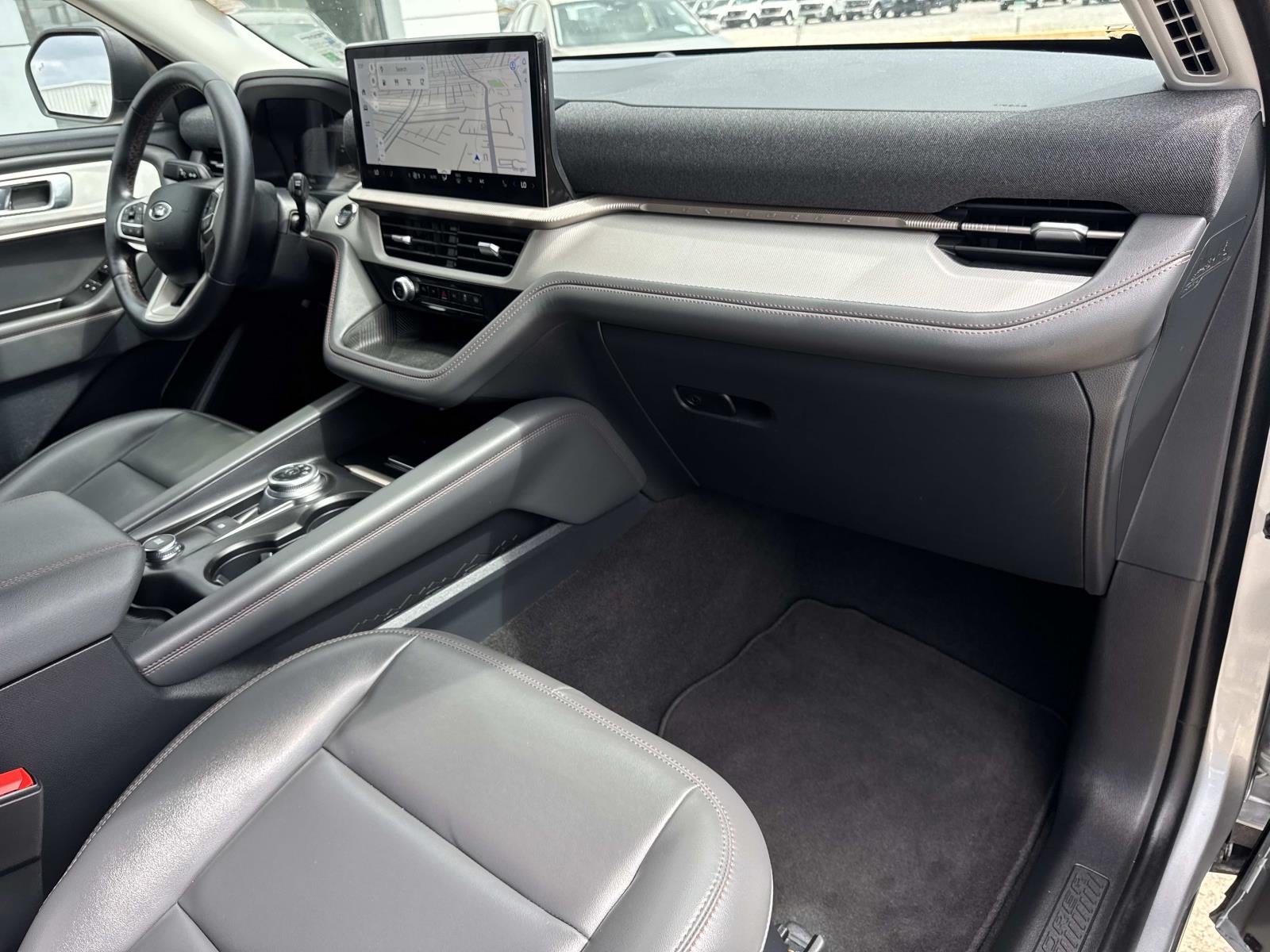 2025 Ford Explorer Active RWD