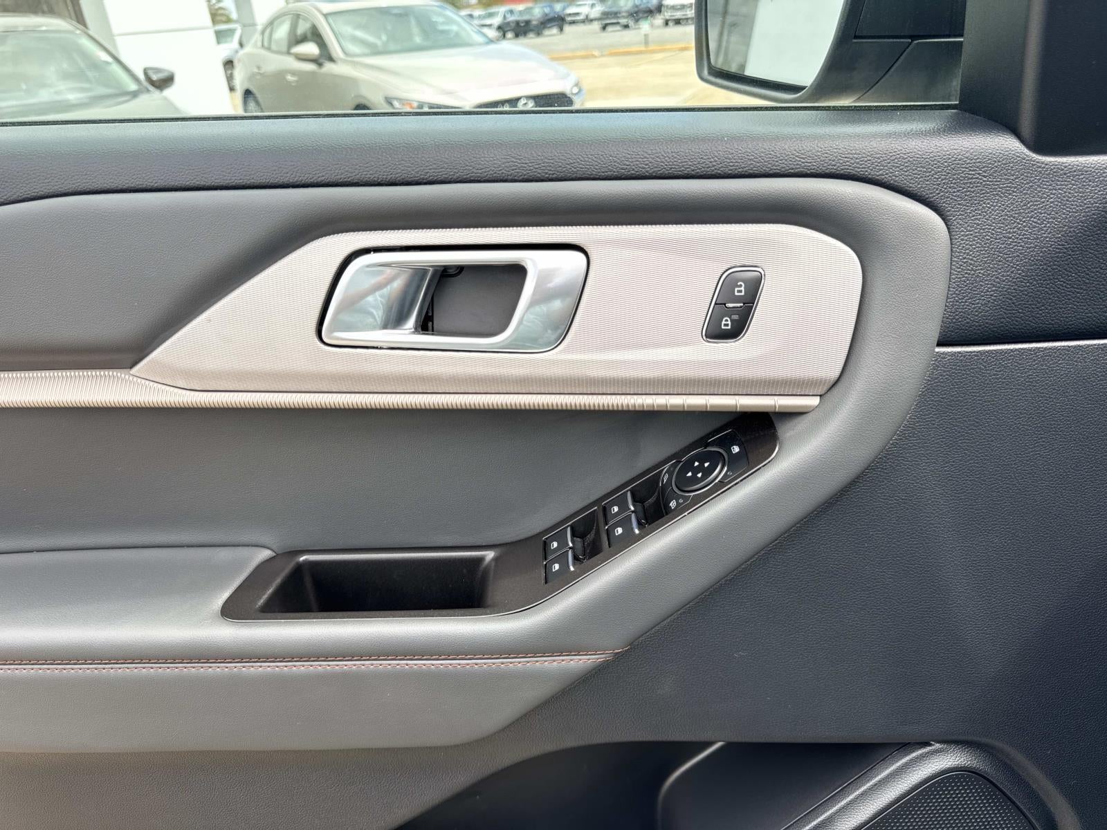 2025 Ford Explorer Active RWD