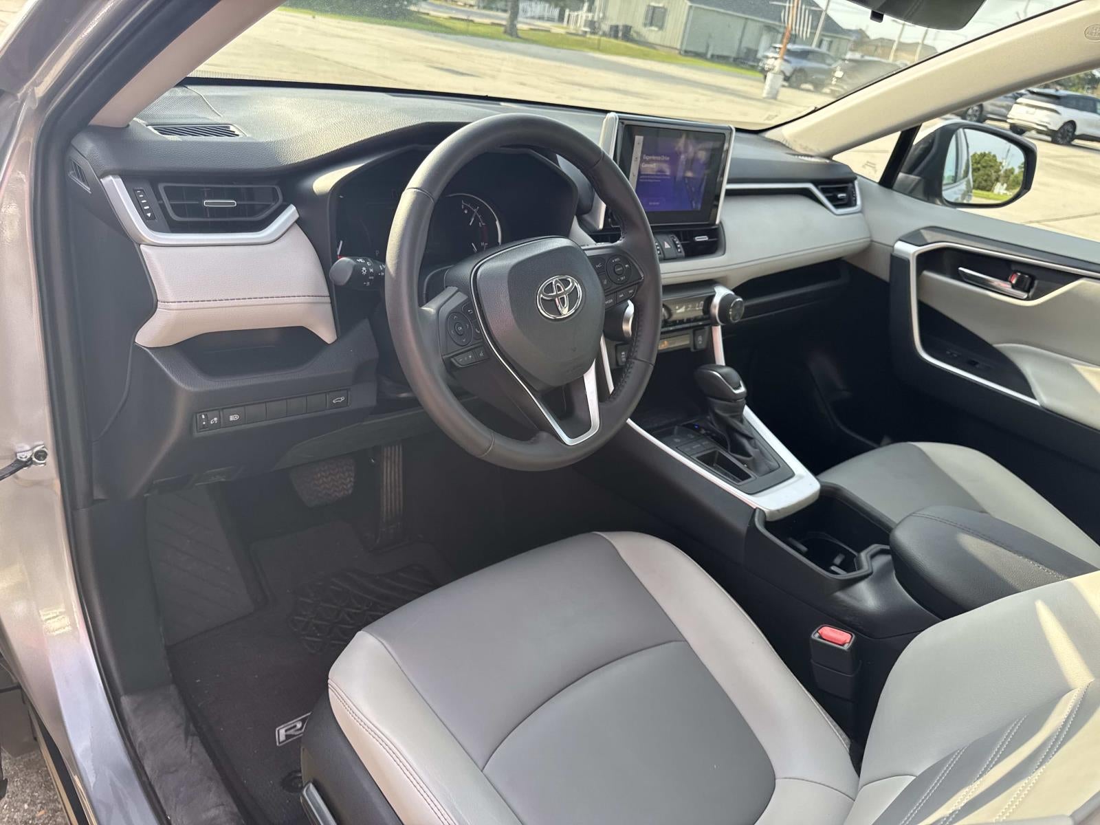 2023 Toyota RAV4 XLE Premium FWD (Natl)