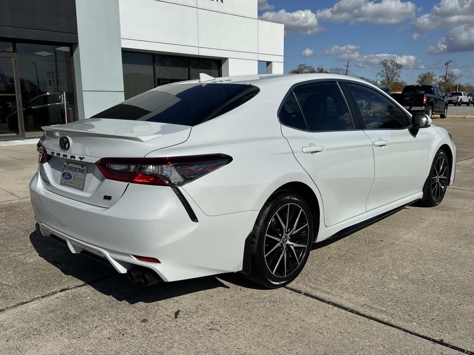 2023 Toyota Camry SE Nightshade Auto (Natl)