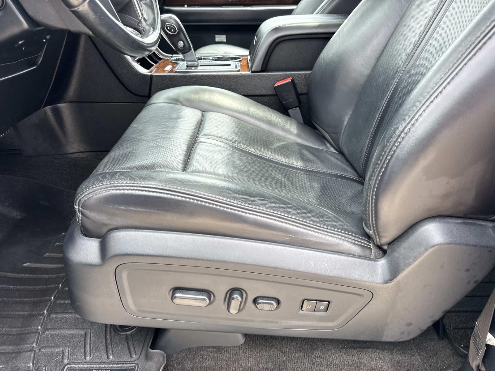2015 Lincoln Navigator 2WD 4dr