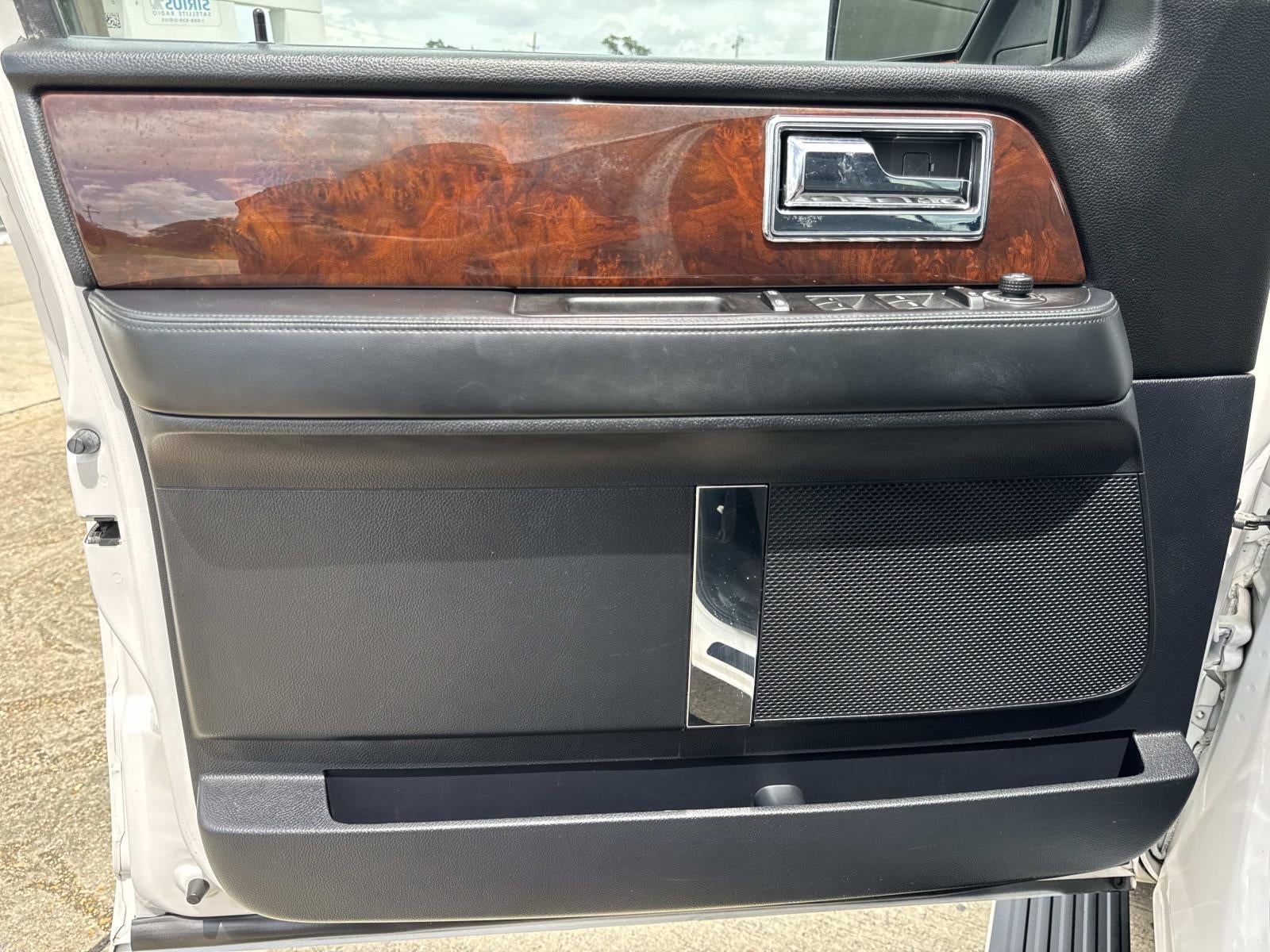 2015 Lincoln Navigator 2WD 4dr