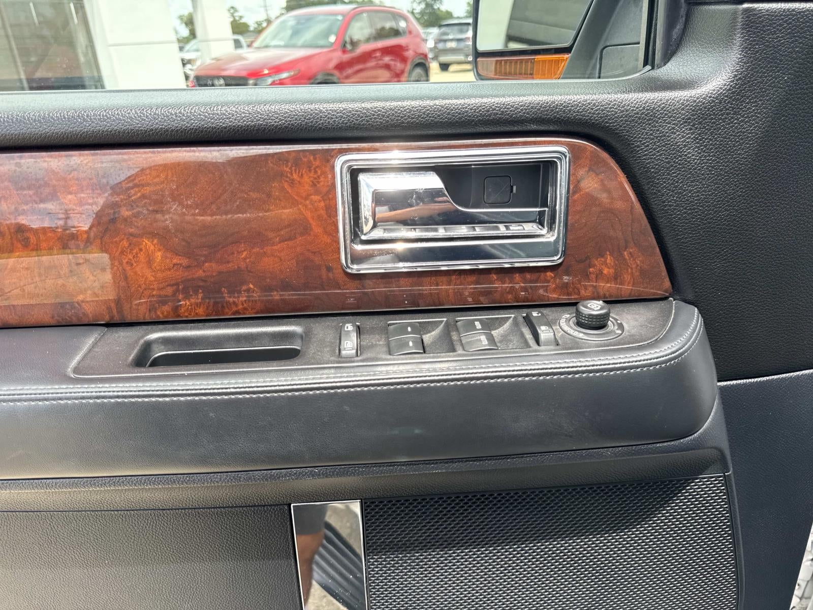 2015 Lincoln Navigator 2WD 4dr