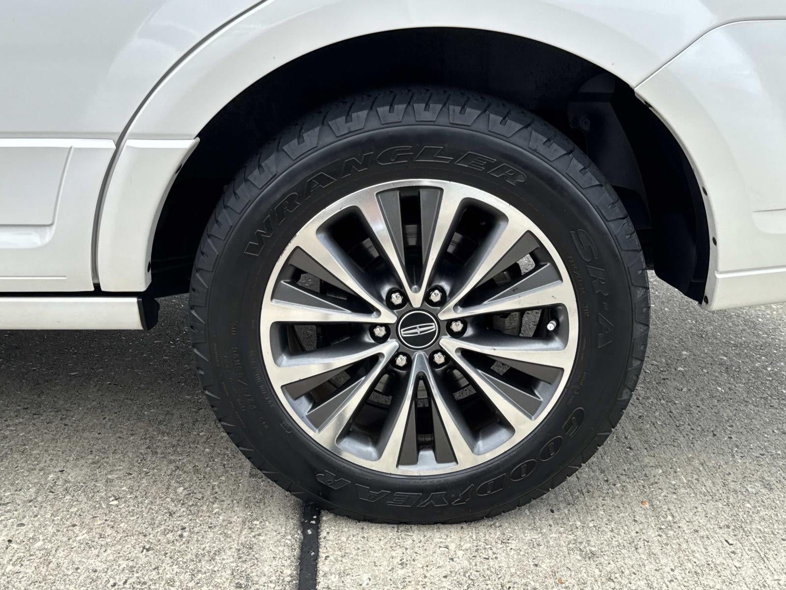 2015 Lincoln Navigator 2WD 4dr