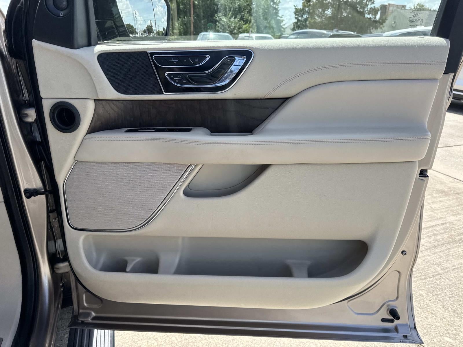 2019 Lincoln Navigator Select 4x2