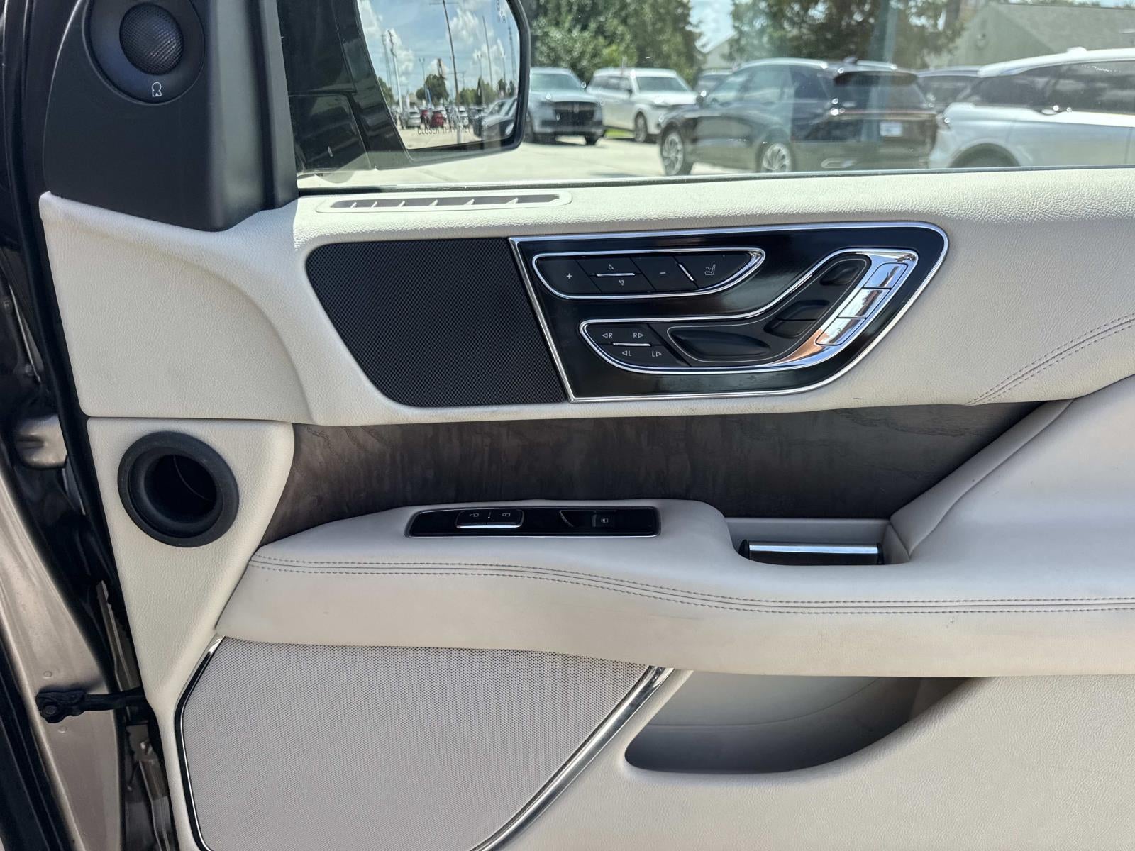 2019 Lincoln Navigator Select 4x2