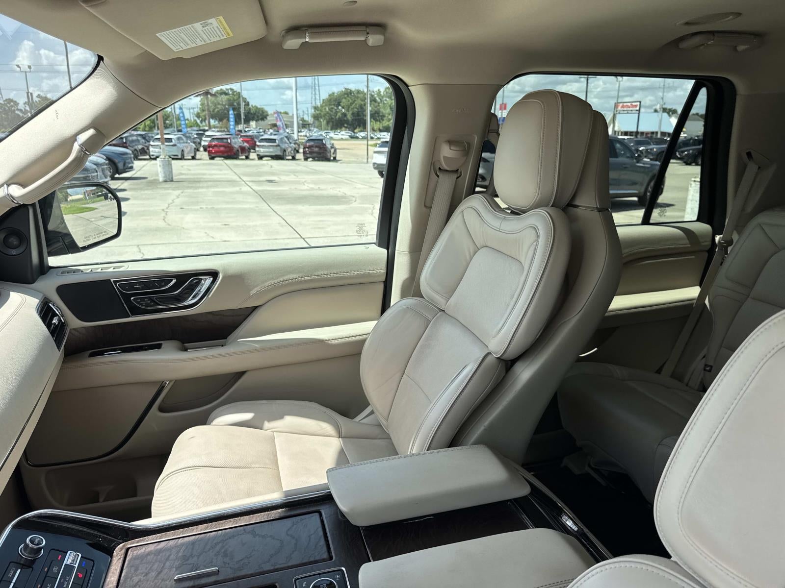 2019 Lincoln Navigator Select 4x2