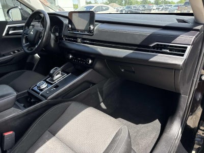 2024 Mitsubishi Outlander ES FWD