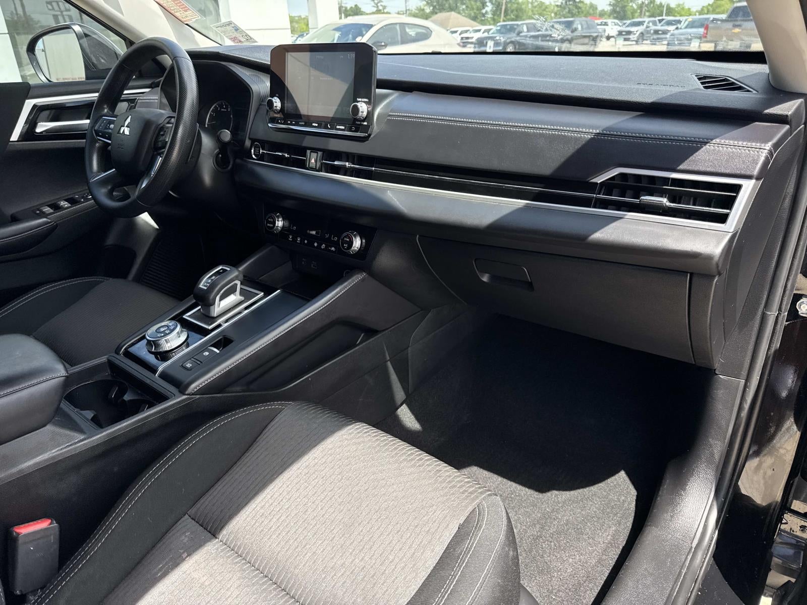 2024 Mitsubishi Outlander ES FWD