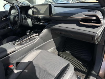 2025 Toyota Crown Signia Limited AWD (Natl)