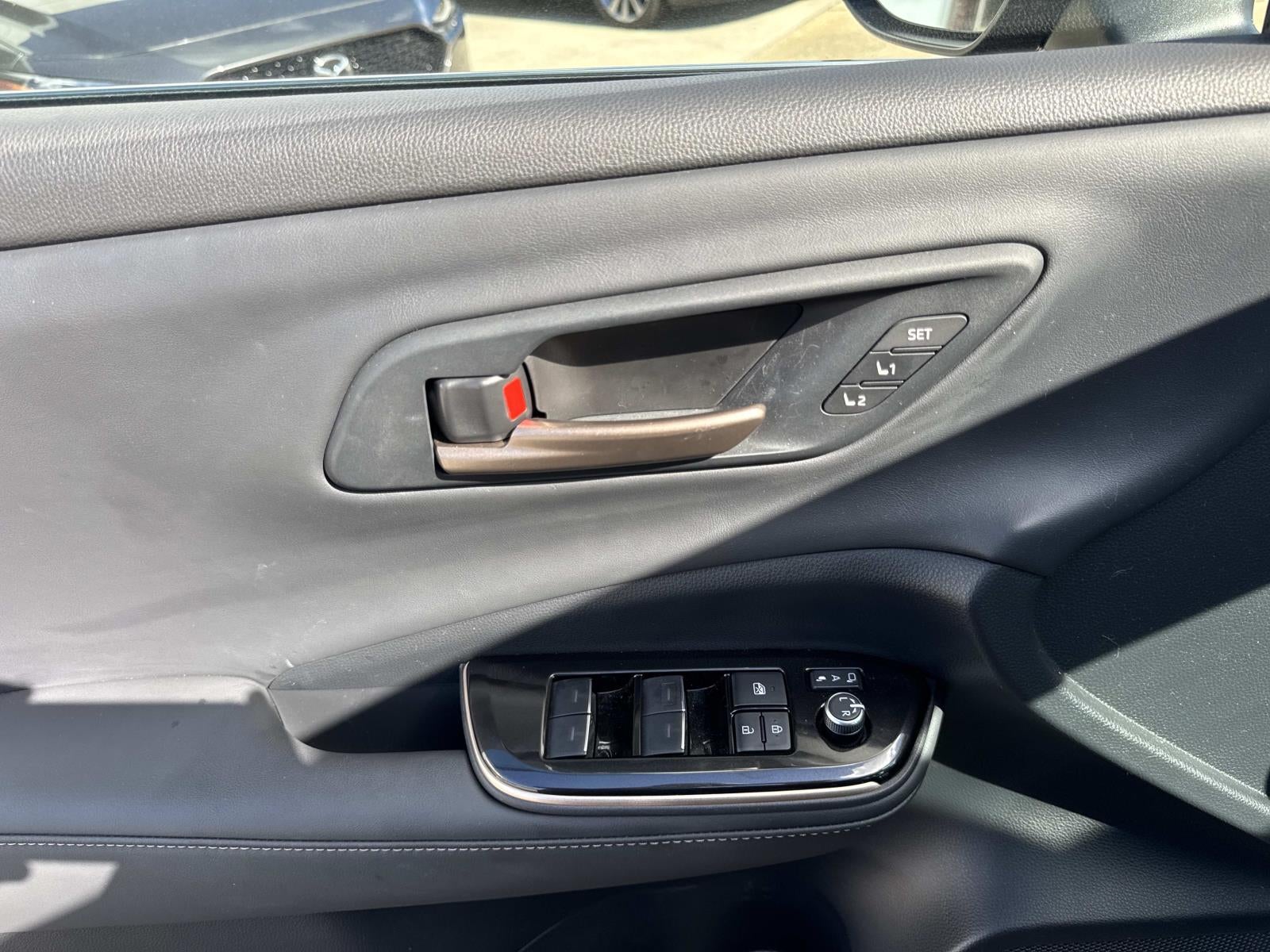 2025 Toyota Crown Signia Limited AWD (Natl)