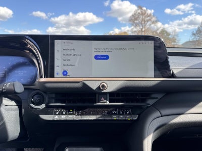 2025 Toyota Crown Signia Limited AWD (Natl)