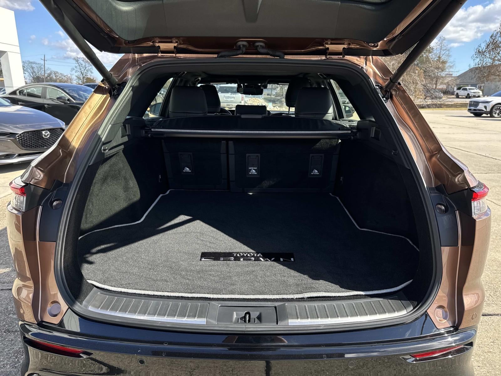 2025 Toyota Crown Signia Limited AWD (Natl)