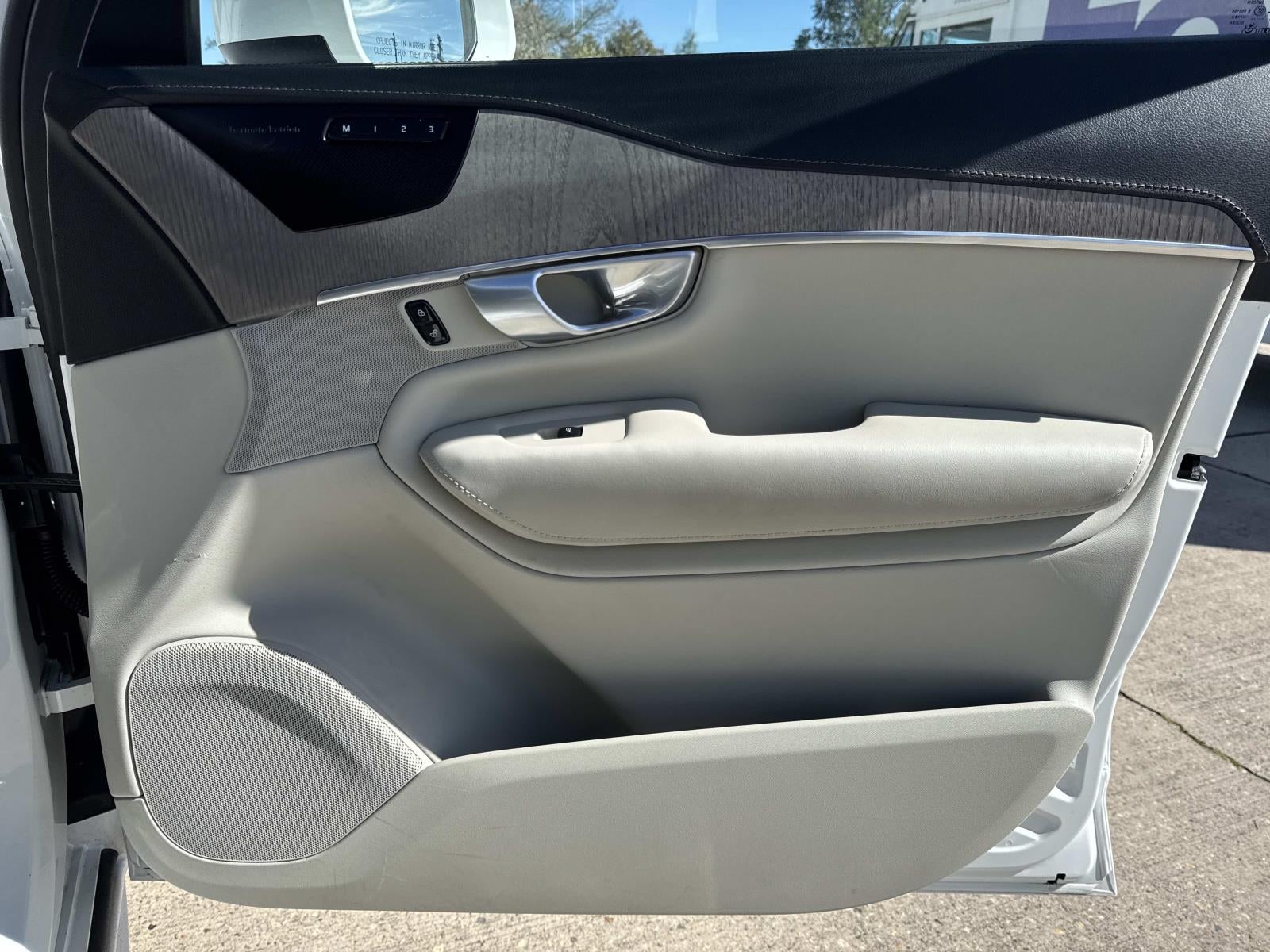 2024 Volvo XC90 B6 AWD Ultimate Bright Theme 7P